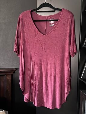 Torrid Super Soft Flowy V-Neck Top with "hi/low" Bottom, Burgundy/Wine Size 3